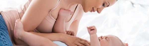 Website header of mother looking at crying baby boy in bedroom — Stock Photo