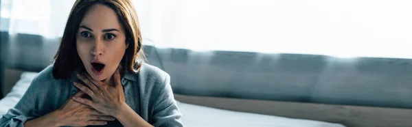 Website header of frightened brunette woman touching throat while having panic attack — Stock Photo