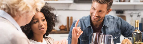 Panoramic orientation of african american girl showing idea gesture while celebrating thanksgiving with family — Stock Photo