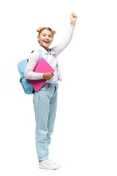Écolière avec ordinateur portable et sac à dos montrant geste ouais sur fond blanc — Photo de stock