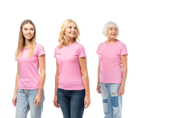 Donne con nastri rosa di consapevolezza cancro al seno guardando lontano isolato su bianco — Foto stock