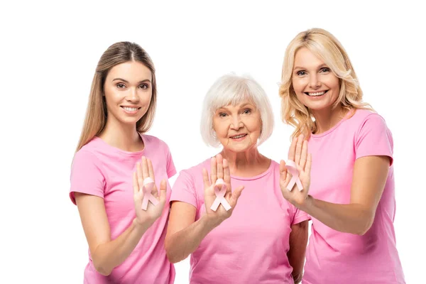 Mujeres mostrando cintas rosas y mirando a la cámara aislada en blanco - foto de stock