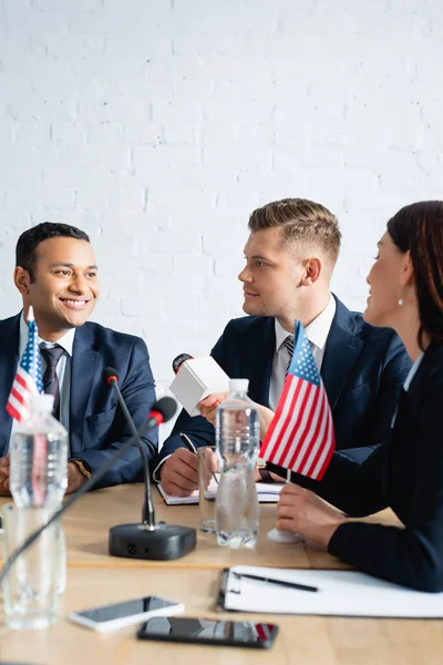 Correspondent with microphone interviewing politician during party congress — Stock Photo