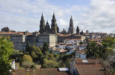 Santiago de Compostela, parktan görülen şehir manzaralı