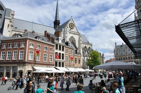 Touristen Auf Dem Platz Zentrum Der Stadt Leuve — Stockfoto