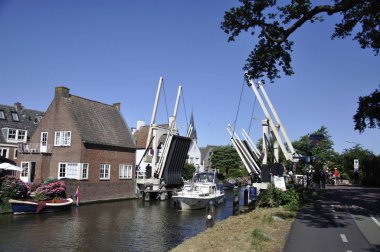 lift tekneler geçen köprü Breukelen içinde