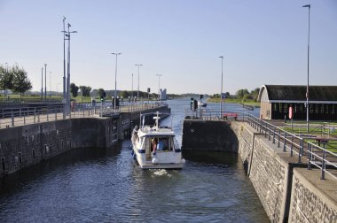 kilit bırakarak tekne