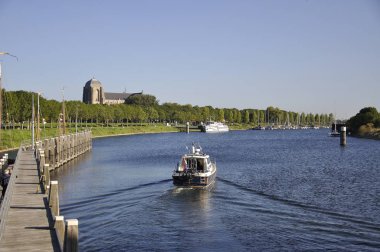 güneşli Zeeland içinde su sporları