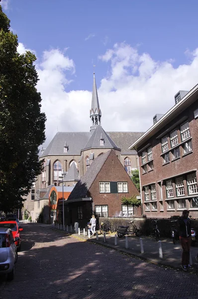 Kerk en woningbouw in Utrecht — Stockfoto