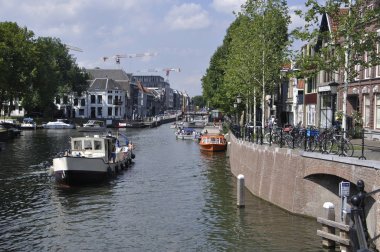 Tekne Utrecht limanından ayrılıyor.