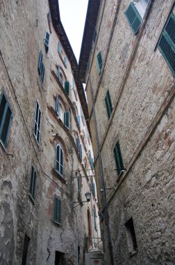 Eski Perugia 'daki şehir manzarası ve apartmanlar