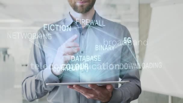 Conexión a Internet de banda ancha 5g hecha como holograma utilizado por el hombre barbudo. Concepto de tecnologías de innovación en la renderización 3D de negocios — Vídeo de stock