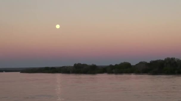 Lune sur le fleuve Zambèze, Zambie 