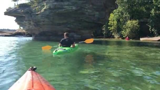 Kayak Turnip Rock — Vídeo de stock