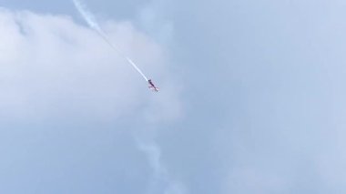Dalış Stunt uçağı ağır çekim