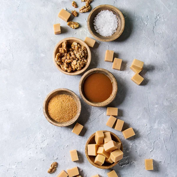 Doces Caramelo Salgados Servidos Com Flor Sel Molho Caramelo Açúcar — Fotografia de Stock