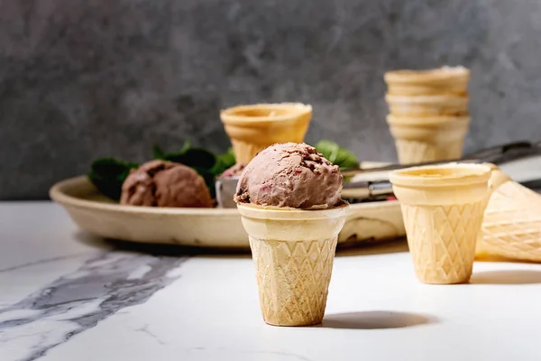 Homemade Chocolate Raspberry Ice Cream Small Waffle Cup Served Frozen — Stock Photo, Image