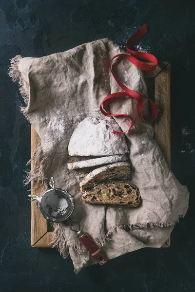 Bolo Natal Fatiado Tradicional Cozimento Festivo Alemão Estolado Inteiro Com — Fotografia de Stock