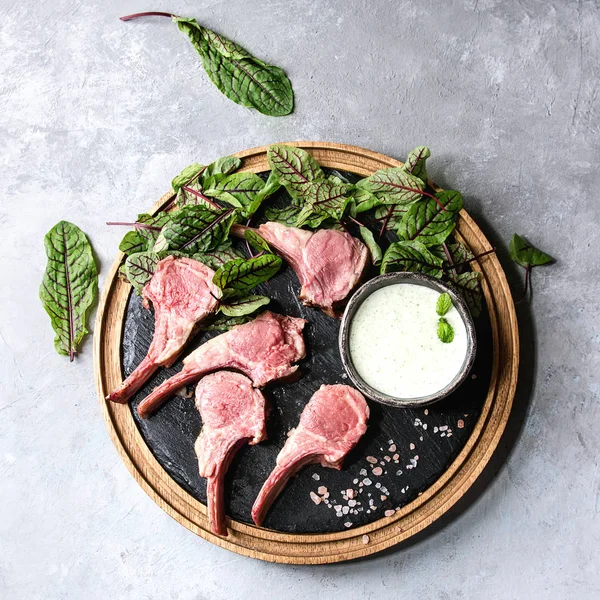 Grilled Sliced Rack Lamb Yogurt Mint Sauce Served Green Salad — Stock Photo, Image