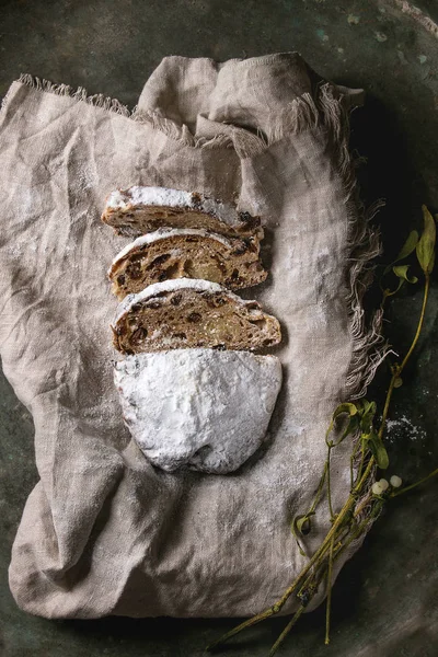 Skivad Julkaka Traditionella Tyska Festliga Bakning Fullkorn Stollen Med Russin — Stockfoto