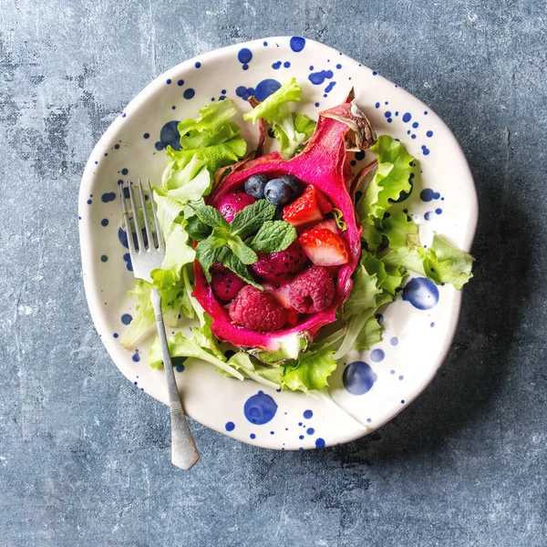 Ovocný Salát Plody Zelený Salát Mátou Veganské Podává Růžový Dračí — Stock fotografie