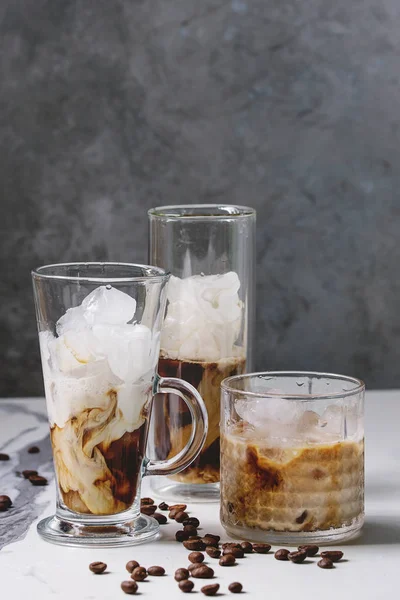 Eiskaffee Cocktail Oder Frappe Mit Eiswürfeln Und Sahne Serviert Drei — Stockfoto