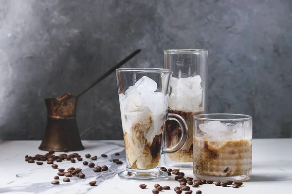 Σερβίρεται Παγωμένο Καφέ Κοκτέιλ Φραπέ Πάγο Και Κρέμα Τρία Διαφορετικά — Φωτογραφία Αρχείου