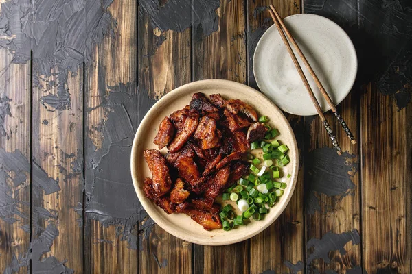 Prato Tradicional Chinês Barriga Porco Churrasco Cantonês Com Cebolinha Servida — Fotografia de Stock