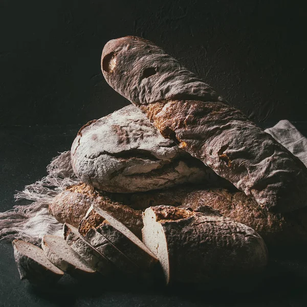 Variedade Loafs Fresco Cozido Centeio Artesanal Pão Grão Integral Pano — Fotografia de Stock