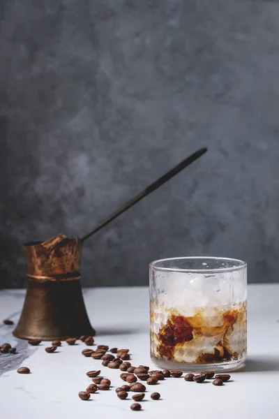Iced Coffee Cocktail Eller Frappe Med Isterninger Fløde Serveret Glas - Stock-foto