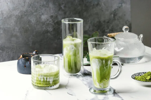 Thé Vert Matcha Latte Glacé Cocktail Dans Trois Verres Différents — Photo