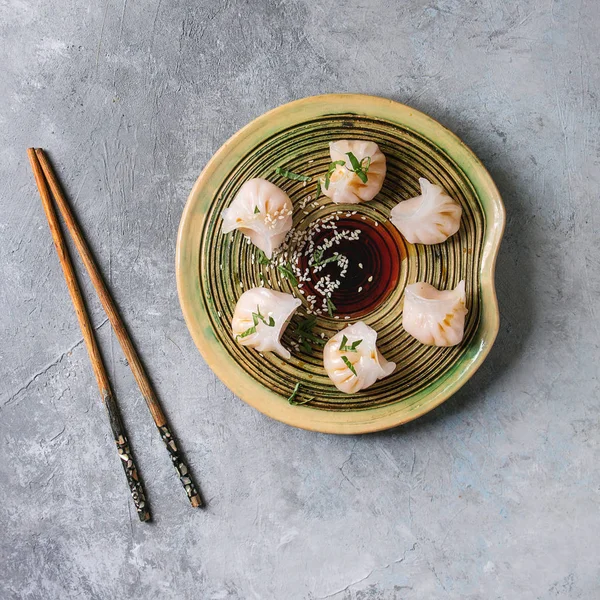 Asian Steam Potstickers Dumplings Stuffed Shrimps Served Ceramic Plate Soy — Stock Photo, Image