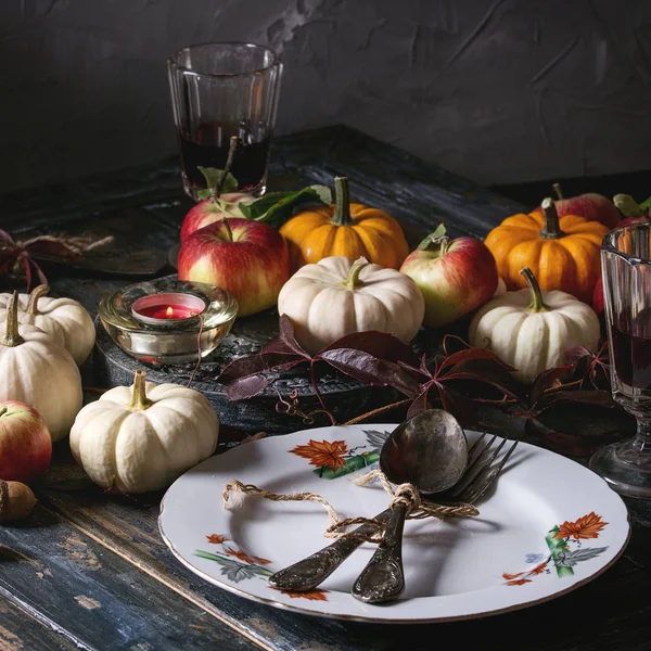 Autumn Holiday Table Decoration Setting Decorative Pumpkins Apples Red Leaves — Stock Photo, Image