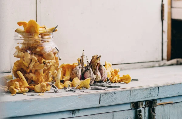 Champignons Crus Non Cuits Forêt Chanterelles Dans Bocal Verre Sur — Photo