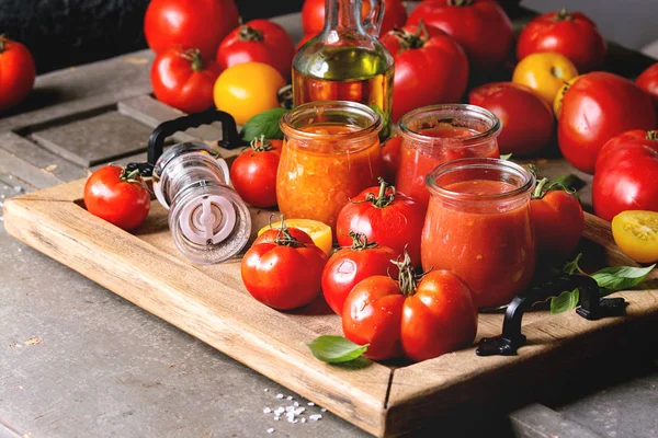 Variedade Três Molhos Tomate Caseiros Frascos Vidro Com Ingredientes Acima — Fotografia de Stock