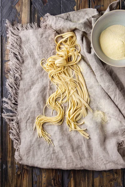 Mängd Italienska Hemlagad Okokt Pasta Spaghetti Och Tagliatelle Med Mannagryn — Stockfoto