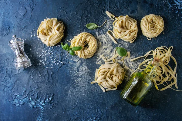 Variety Italian Homemade Raw Uncooked Pasta Spaghetti Tagliatelle Basil Leaves — Stock Photo, Image