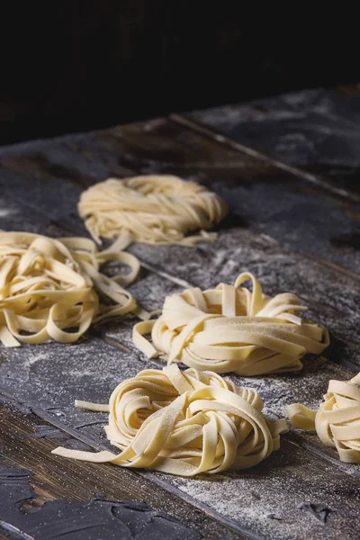 Variedad Espaguetis Pasta Cruda Casera Italiana Tagliatelle Con Harina Sémola — Foto de Stock