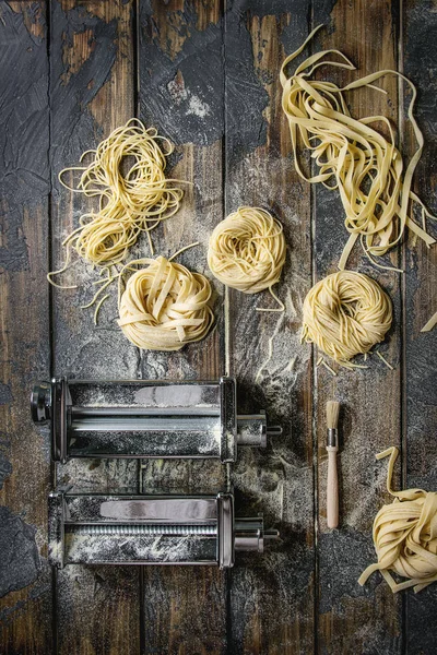 Variety Italian Homemade Raw Uncooked Pasta Spaghetti Tagliatelle Pasta Maker — Stock Photo, Image