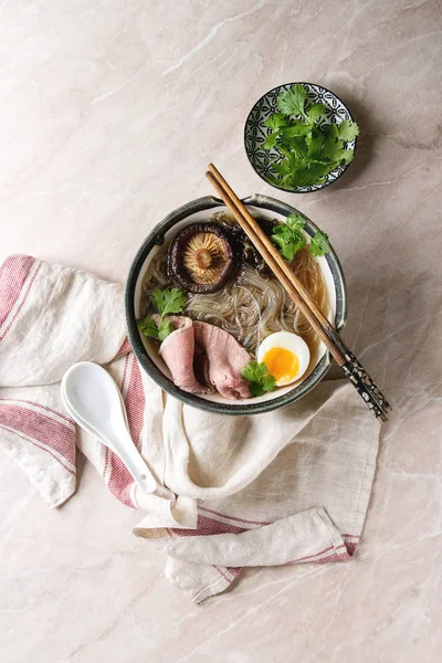 Traditional Japanese Noodle Soup Shiitake Mushroom Egg Sliced Beef Greens — Stock Photo, Image