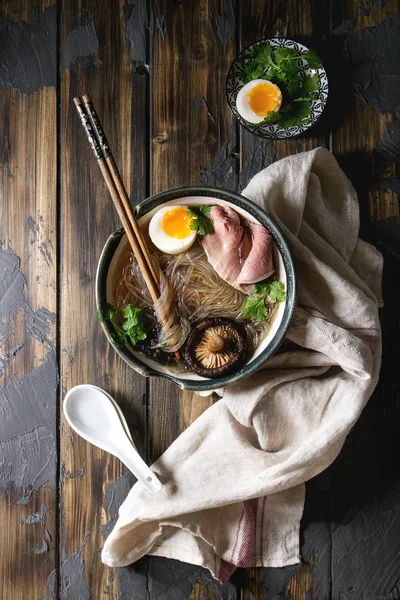 Soupe Japonaise Traditionnelle Aux Nouilles Avec Champignons Shiitake Oeuf Bœuf — Photo