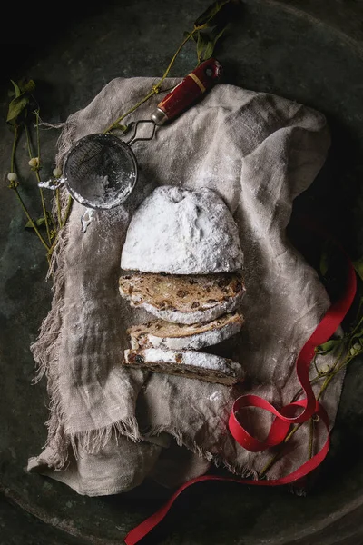 Gâteau Noël Tranché Cuisine Traditionnelle Allemande Festive Grains Entiers Gonflés — Photo