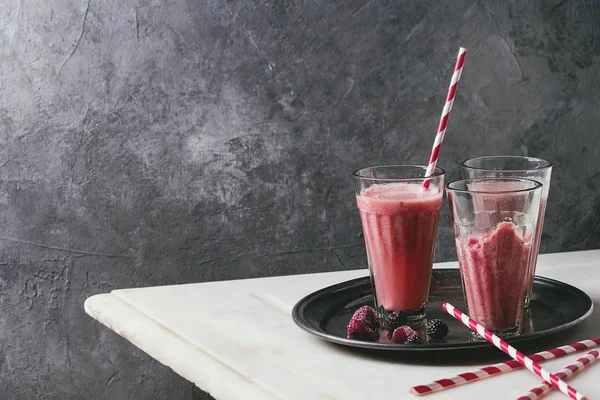 Bayas Fruta Roja Sandía Cóctel Helado Sorbete Jugo Congelado Vasos —  Fotos de Stock