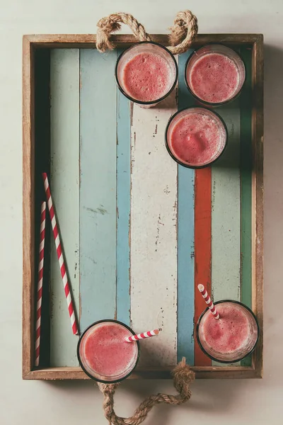 Frutos Rojos Bayas Sandía Cóctel Helado Vasos Con Paja Rayada —  Fotos de Stock