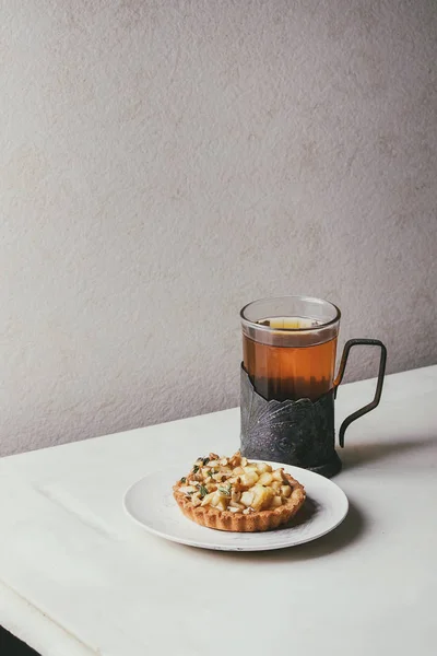 Buatan Sendiri Tartlet Roti Manis Apel Dalam Piring Putih Segelas — Stok Foto