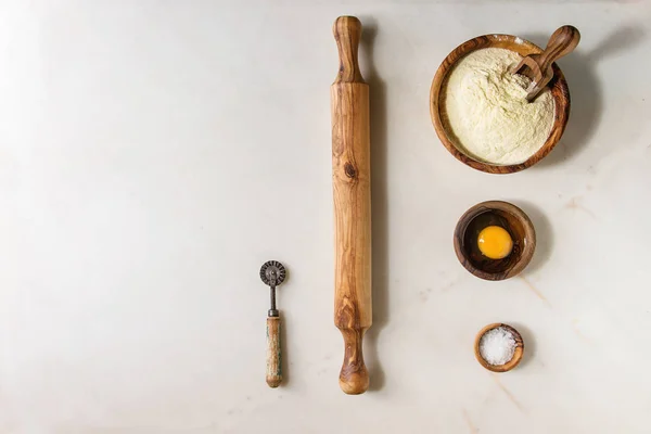 Ingredience Pro Domácí Italské Těstoviny Ravioly Vaření Semolinové Mouky Vaječný — Stock fotografie