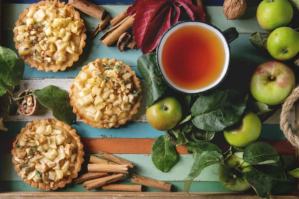 Tartaletas Caseras Pan Corto Manzana Dulce Con Palitos Canela Nueces —  Fotos de Stock