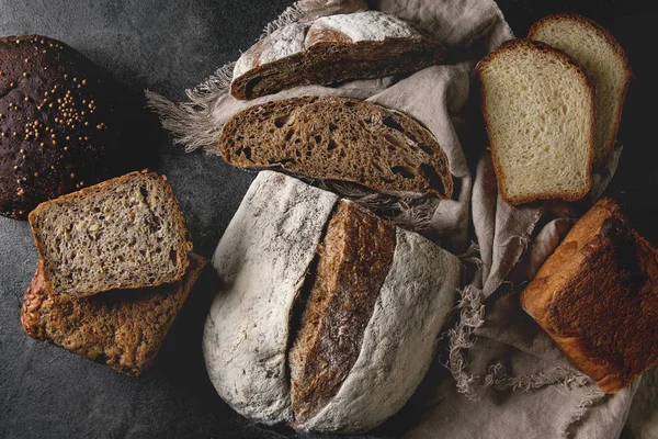 Varietà Segale Fresco Forno Farro Pane Artigianale Frumento Intero Affettato — Foto Stock