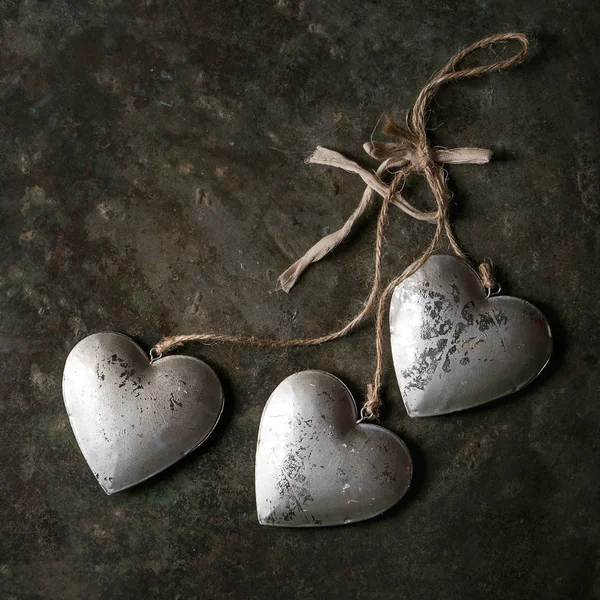 Hou Dag Van Valentijnskaarten Wenskaart Met Drie Zilveren Hart Touw — Stockfoto