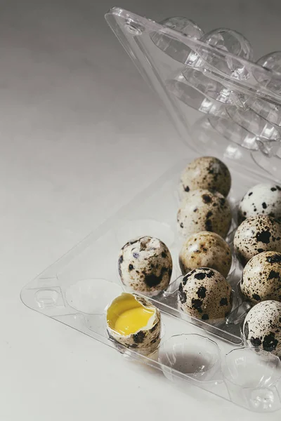 Raw Uncooked Quail Eggs Whole Broken Plastic Boxing White Marble — Stock Photo, Image